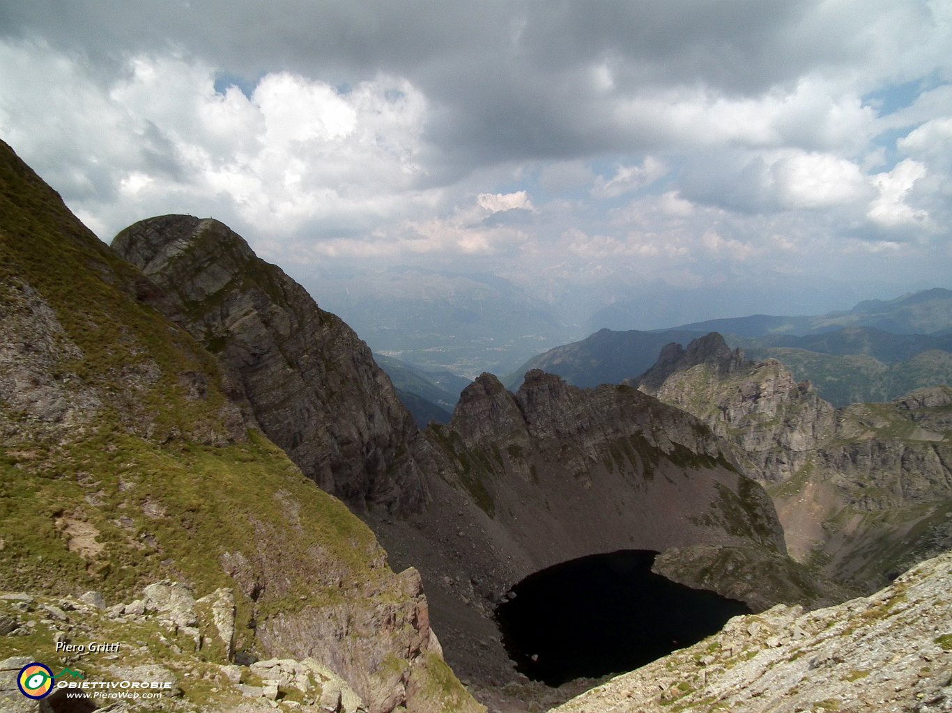 52 Il Lago Rotondo dal Pizzo Paradiso.JPG